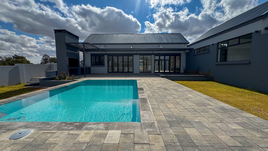 5 Bedroom Property for Sale in Woodland Hills Bergendal Free State